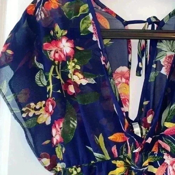 Top - Picture 2 of 6